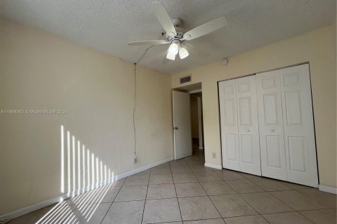 Condo in Sunrise, Florida, 2 bedrooms  № 1386189 - photo 11