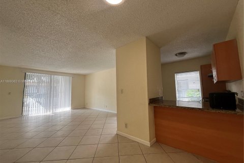 Condo in Sunrise, Florida, 2 bedrooms  № 1386189 - photo 5