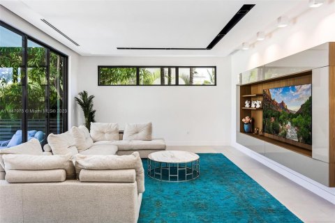 Villa ou maison à vendre à Miami Beach, Floride: 5 chambres, 434.78 m2 № 705322 - photo 18