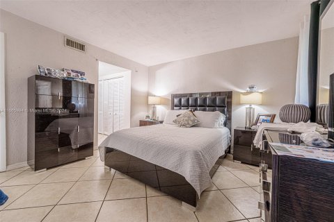 Condo in Miami, Florida, 3 bedrooms  № 1380025 - photo 19