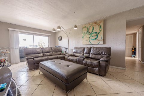 Condo in Miami, Florida, 3 bedrooms  № 1380025 - photo 22