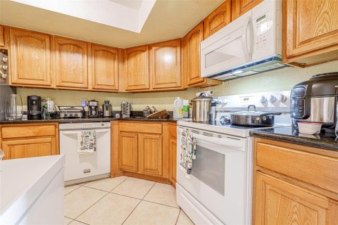 Condo in Miami, Florida, 3 bedrooms  № 1380025 - photo 5