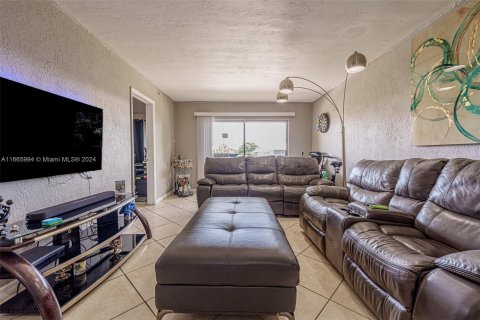 Condo in Miami, Florida, 3 bedrooms  № 1380025 - photo 23