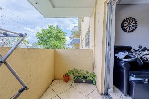 Condo in Miami, Florida, 3 bedrooms  № 1380025 - photo 15