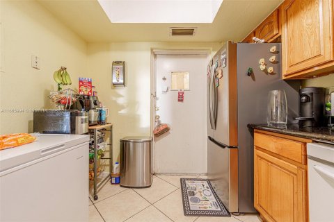 Condo in Miami, Florida, 3 bedrooms  № 1380025 - photo 2