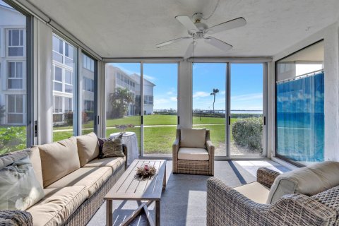 Condo in Stuart, Florida, 2 bedrooms  № 932592 - photo 27