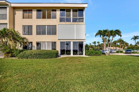 Condo in Stuart, Florida, 2 bedrooms  № 932592 - photo 17