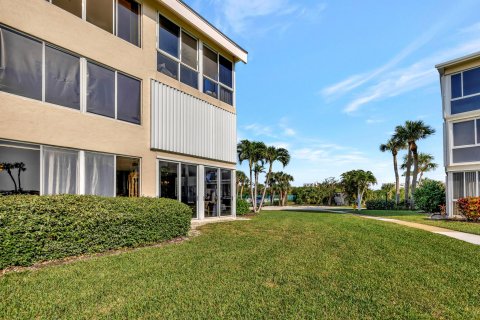 Condo in Stuart, Florida, 2 bedrooms  № 932592 - photo 16