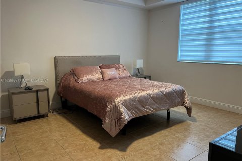 Condo in Aventura, Florida, 2 bedrooms  № 1269698 - photo 9