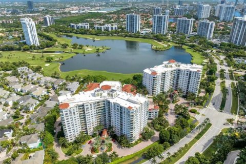 Condo in Aventura, Florida, 2 bedrooms  № 1269698 - photo 24