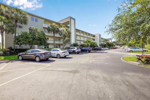 Condo in Coconut Creek, Florida, 2 bedrooms  № 1100344 - photo 2