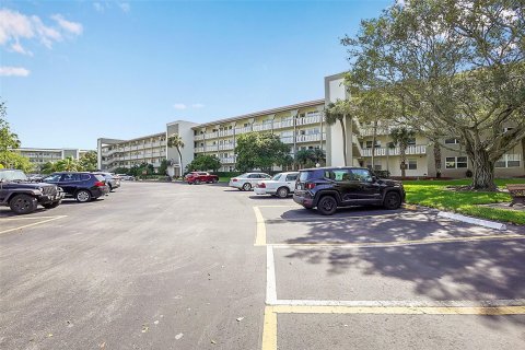 Condo in Coconut Creek, Florida, 2 bedrooms  № 1100344 - photo 3