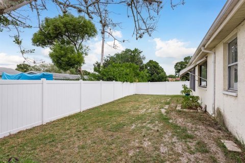 House in New Port Richey, Florida 3 bedrooms, 133.78 sq.m. № 1393026 - photo 30