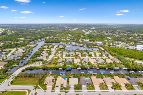 House in Stuart, Florida 4 bedrooms, 238.57 sq.m. № 1093809 - photo 3