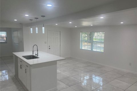 Casa en venta en Tampa, Florida, 4 dormitorios, 105.82 m2 № 1369811 - foto 23