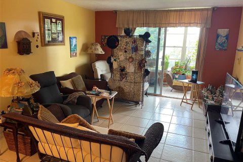 Condo in Sunrise, Florida, 1 bedroom  № 1210452 - photo 12