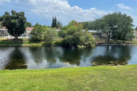 Condo in Sunrise, Florida, 1 bedroom  № 1210452 - photo 2