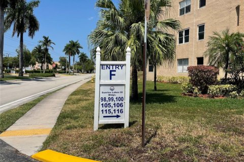 Condo in Sunrise, Florida, 1 bedroom  № 1210452 - photo 1