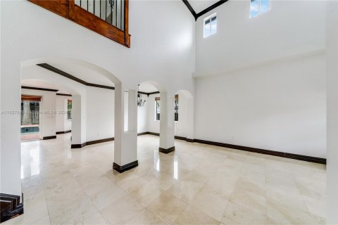 House in Miami, Florida 5 bedrooms, 247.4 sq.m. № 1281815 - photo 6