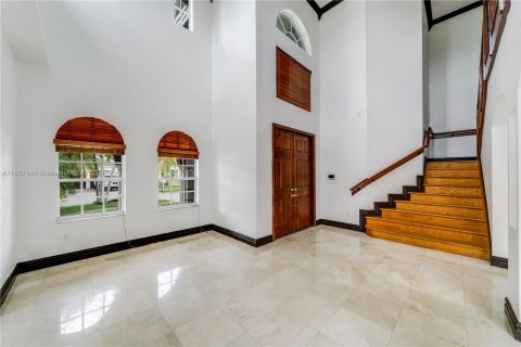 House in Miami, Florida 5 bedrooms, 247.4 sq.m. № 1281815 - photo 5