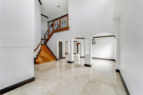 House in Miami, Florida 5 bedrooms, 247.4 sq.m. № 1281815 - photo 7