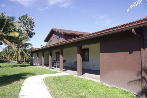 Villa ou maison à vendre à Hialeah Gardens, Floride: 6 chambres, 408.49 m2 № 1281814 - photo 20