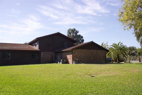 Villa ou maison à vendre à Hialeah Gardens, Floride: 6 chambres, 408.49 m2 № 1281814 - photo 7