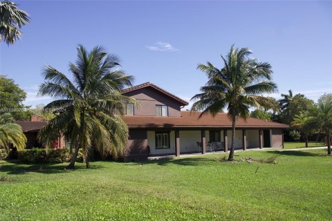 Villa ou maison à vendre à Hialeah Gardens, Floride: 6 chambres, 408.49 m2 № 1281814 - photo 24