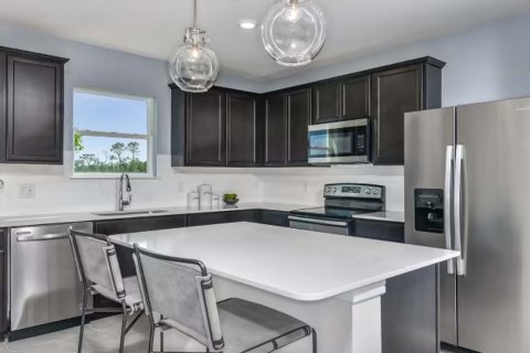 Villa ou maison à vendre à Land O' Lakes, Floride: 4 chambres, 205 m2 № 266491 - photo 2