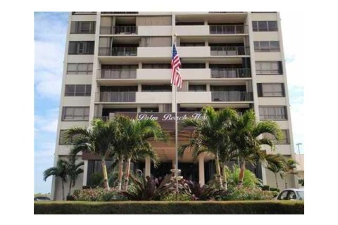 Condo in West Palm Beach, Florida, 2 bedrooms  № 700317 - photo 14