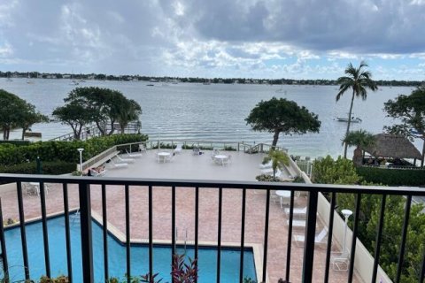 Copropriété à vendre à West Palm Beach, Floride: 2 chambres, 108.7 m2 № 700317 - photo 12