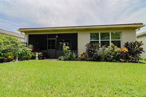 House in West Palm Beach, Florida 3 bedrooms, 159.98 sq.m. № 1309761 - photo 12