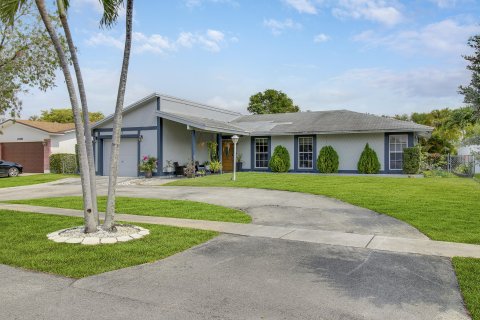 Villa ou maison à vendre à Pembroke Pines, Floride: 4 chambres, 194.72 m2 № 1174015 - photo 1