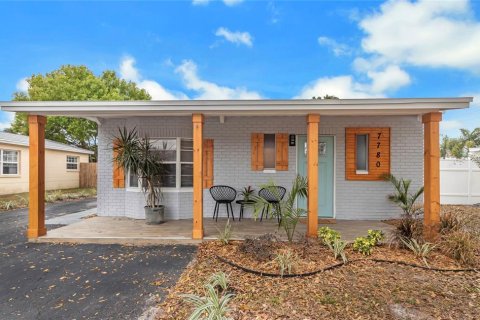 Casa en venta en Pinellas Park, Florida, 3 dormitorios, 124.86 m2 № 1386956 - foto 1