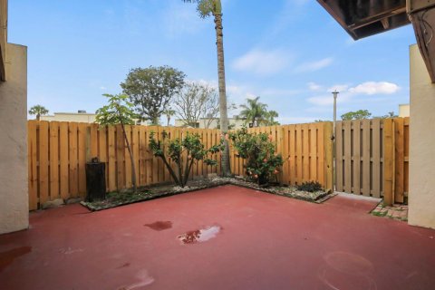 Townhouse in Wellington, Florida 3 bedrooms, 150.69 sq.m. № 932630 - photo 19