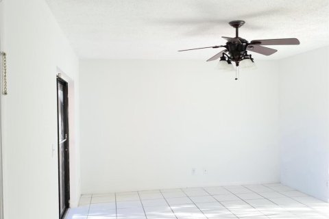 Townhouse in Wellington, Florida 3 bedrooms, 150.69 sq.m. № 932630 - photo 14