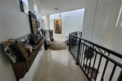 Villa ou maison à vendre à Miami, Floride: 4 chambres, 355.35 m2 № 1351620 - photo 30