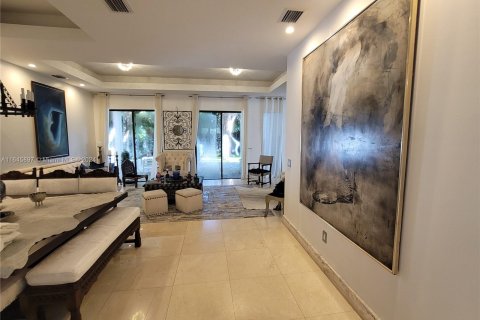 Villa ou maison à vendre à Miami, Floride: 4 chambres, 355.35 m2 № 1351620 - photo 8