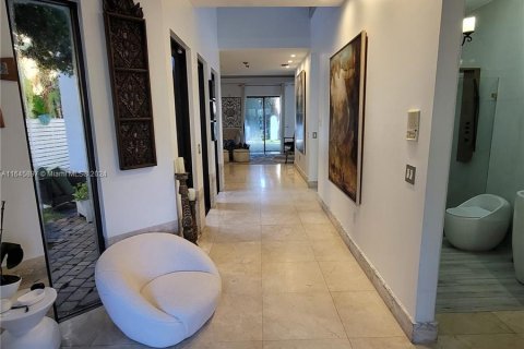 Villa ou maison à vendre à Miami, Floride: 4 chambres, 355.35 m2 № 1351620 - photo 5