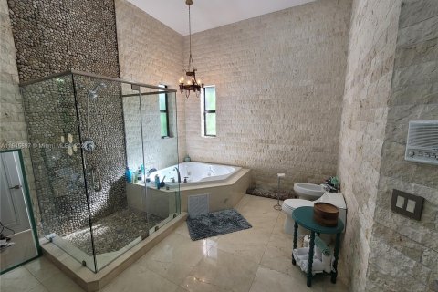 Casa en venta en Miami, Florida, 4 dormitorios, 355.35 m2 № 1351620 - foto 14