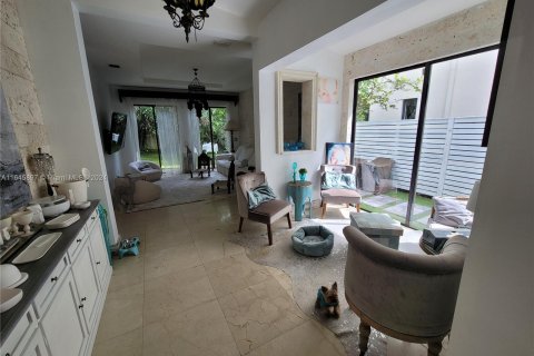 Villa ou maison à vendre à Miami, Floride: 4 chambres, 355.35 m2 № 1351620 - photo 23