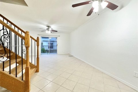 Condo in Pinecrest, Florida, 2 bedrooms  № 1351615 - photo 2