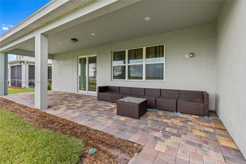 House in Port St. Lucie, Florida 5 bedrooms, 260.96 sq.m. № 1351617 - photo 10