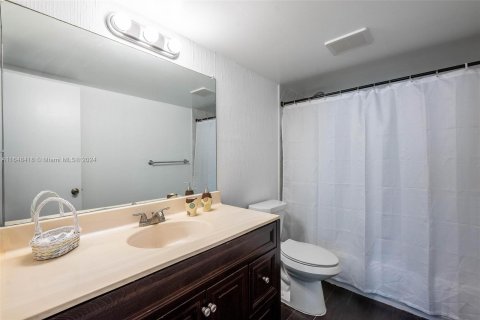 Condo in Oakland Park, Florida, 2 bedrooms  № 1351621 - photo 23