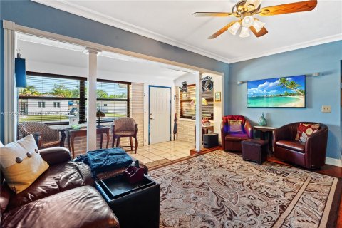 Villa ou maison à vendre à Miami Springs, Floride: 3 chambres, 144.18 m2 № 1102745 - photo 3