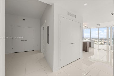 Condo in Miami, Florida, 1 bedroom  № 1315515 - photo 10