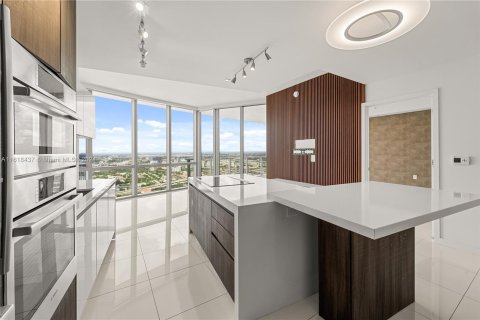 Condominio en venta en Miami, Florida, 1 dormitorio, 110.09 m2 № 1315515 - foto 2