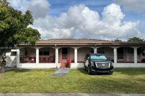 Commercial property in Miami Springs, Florida 229.75 sq.m. № 1311369 - photo 2