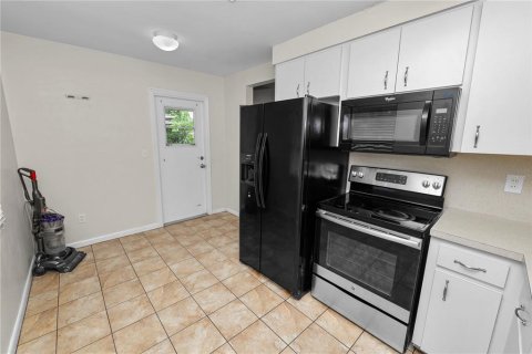 House in Lakeland, Florida 3 bedrooms, 81.29 sq.m. № 1407541 - photo 3