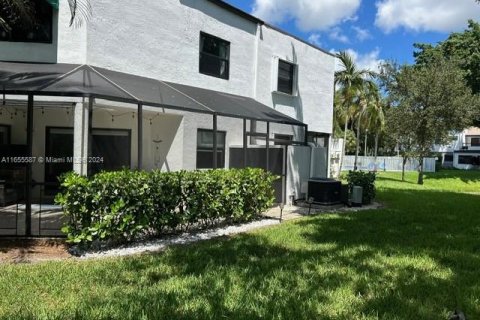 Townhouse in Deerfield Beach, Florida 2 bedrooms, 132.85 sq.m. № 1354655 - photo 8